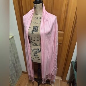 Worn once 💕Mary Kay oversized Pink Fringed Scarf/Shawl/Wrap 100% viscose